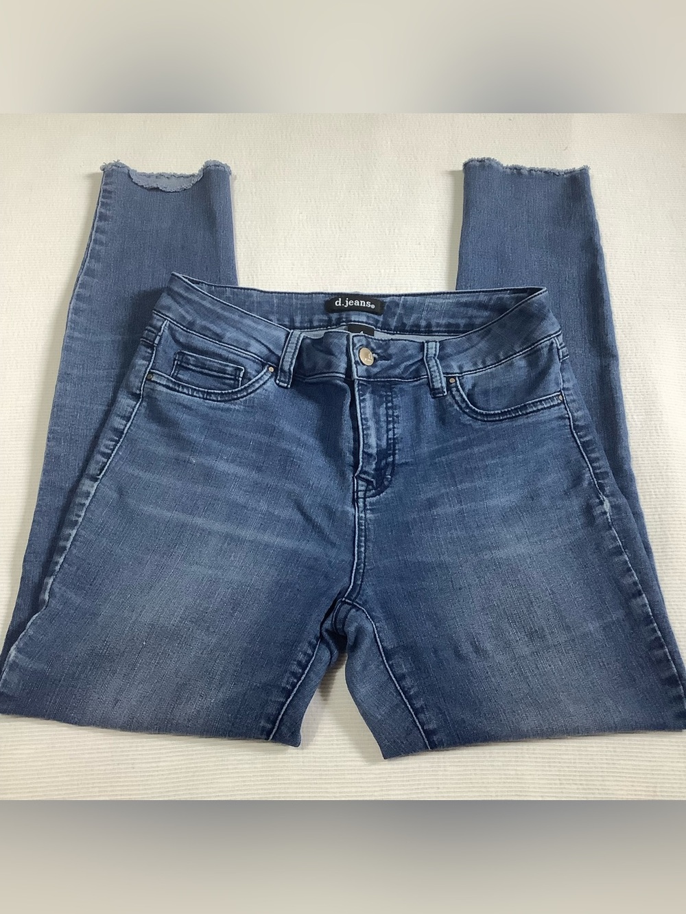 d.Jeans Stretch Distressed Hem Skinny jeans Size 4 (W421)